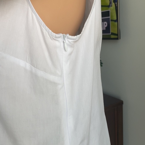 HI/LO WHITE RUFFLE STATEMENT TOP - Picture 3 of 5